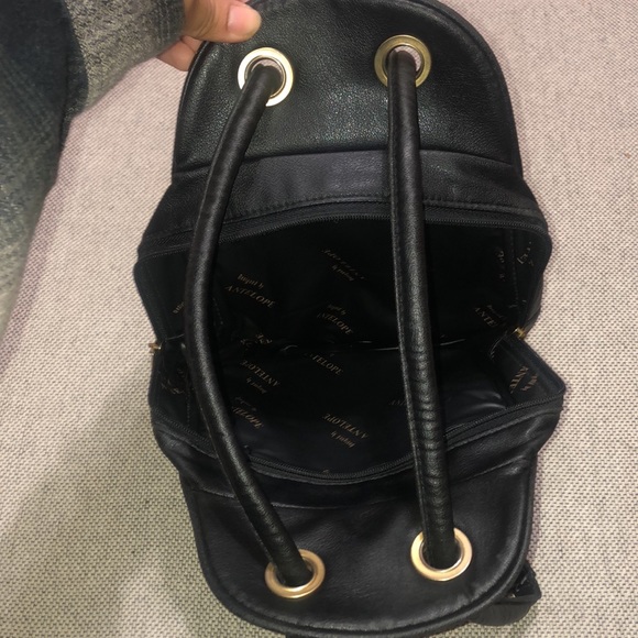 Vintage leather backpack purse - Picture 4 of 11